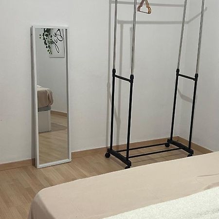 Room Con Bano Privado Sagrada Familia Barcelona Buitenkant foto