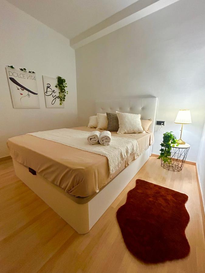Room Con Bano Privado Sagrada Familia Barcelona Buitenkant foto